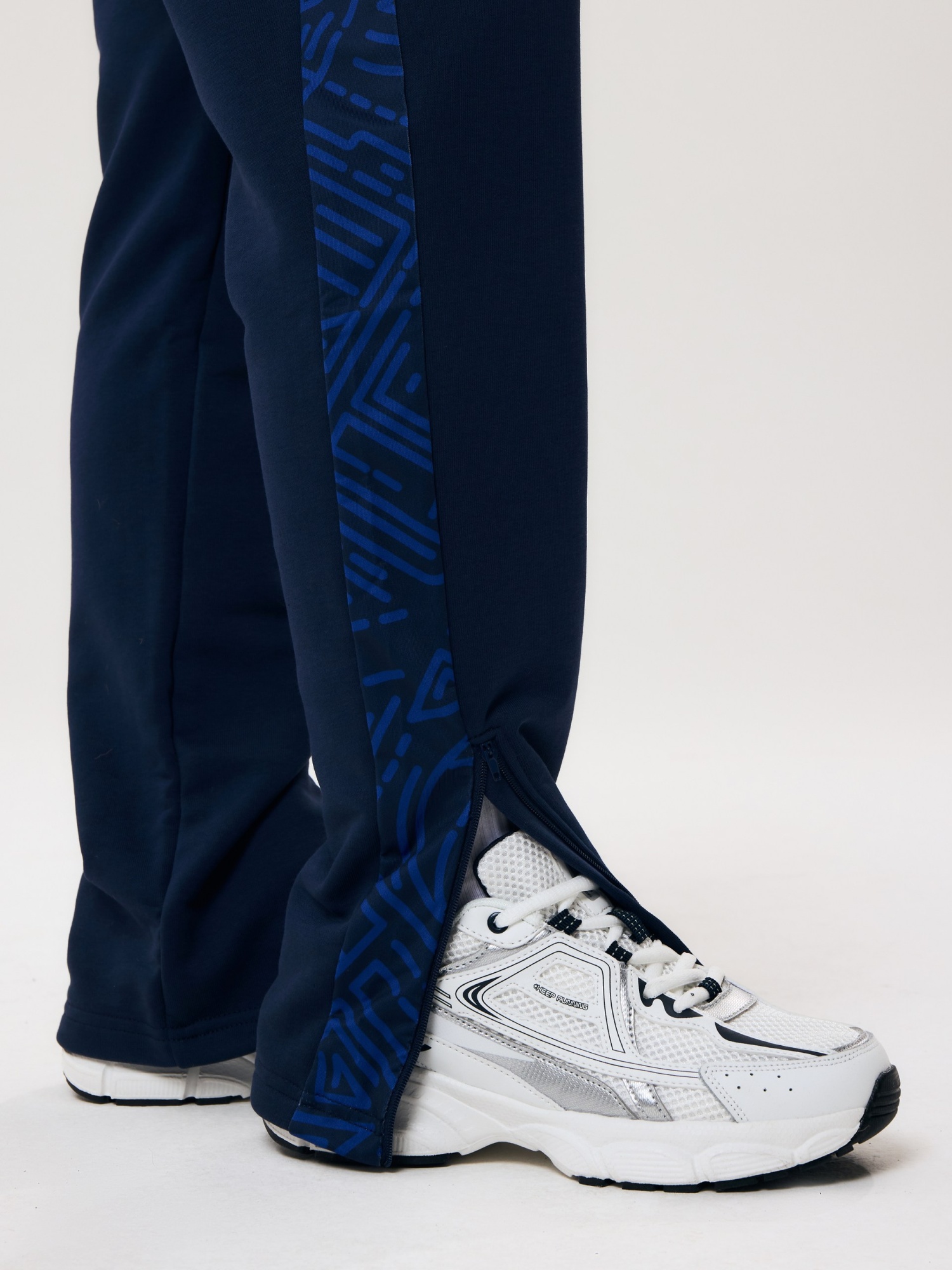 Брюки спортивные женские с лампасами