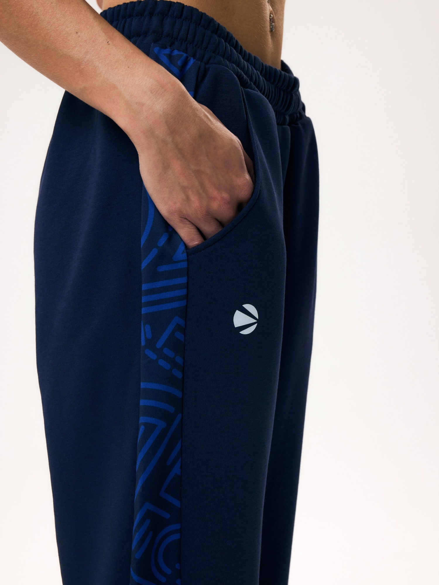 Брюки спортивные женские с лампасами