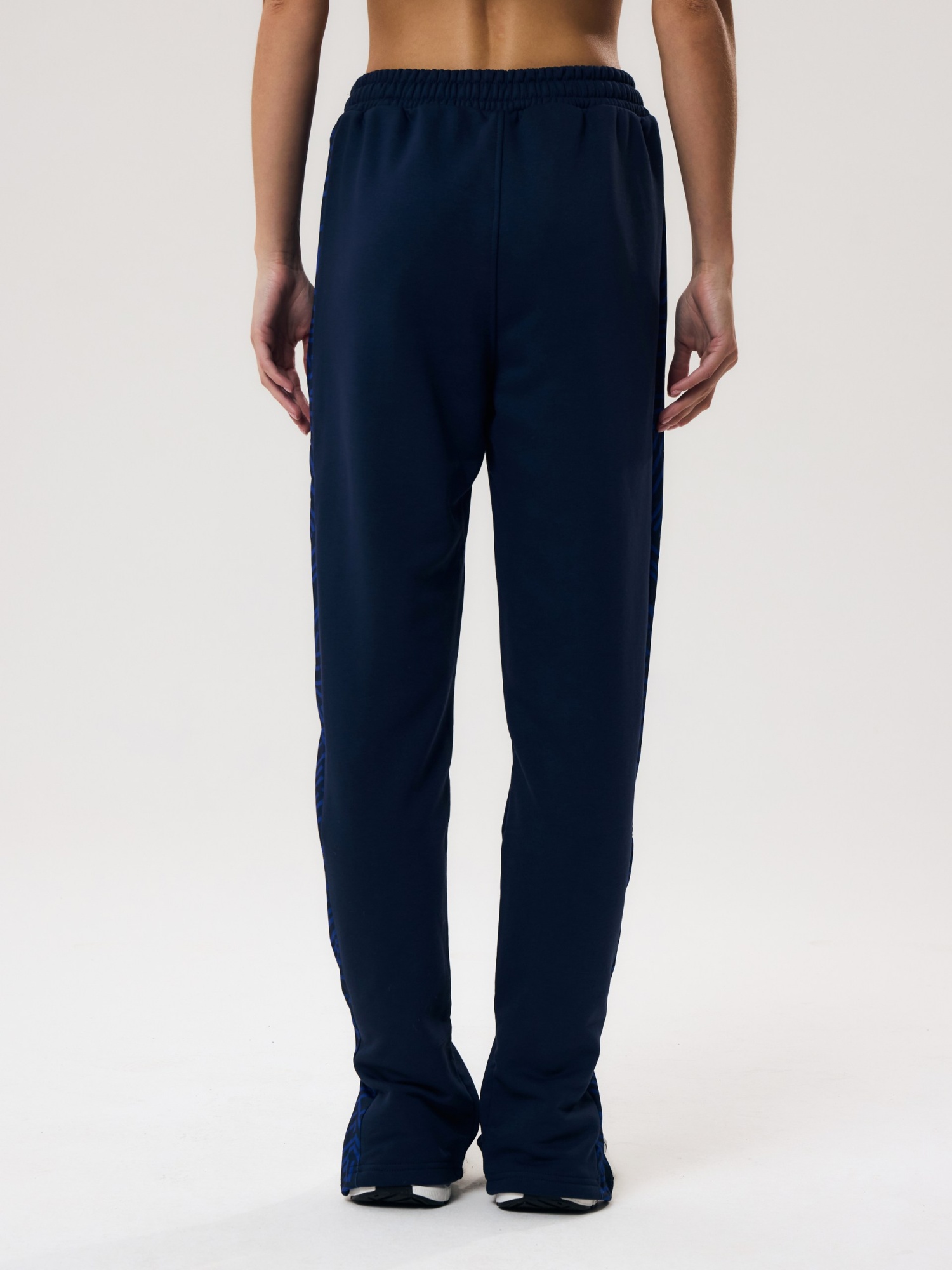 Брюки спортивные женские с лампасами